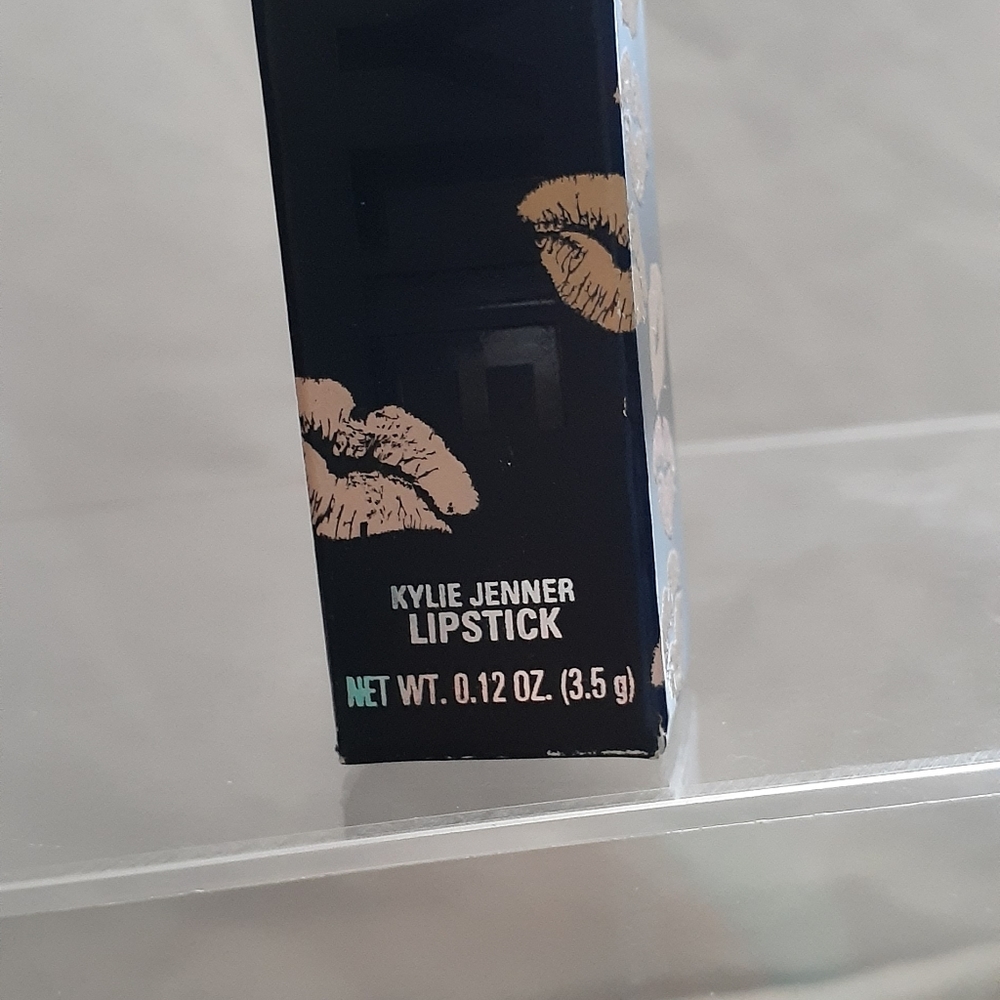 Lipstick - Picture 3 of 3